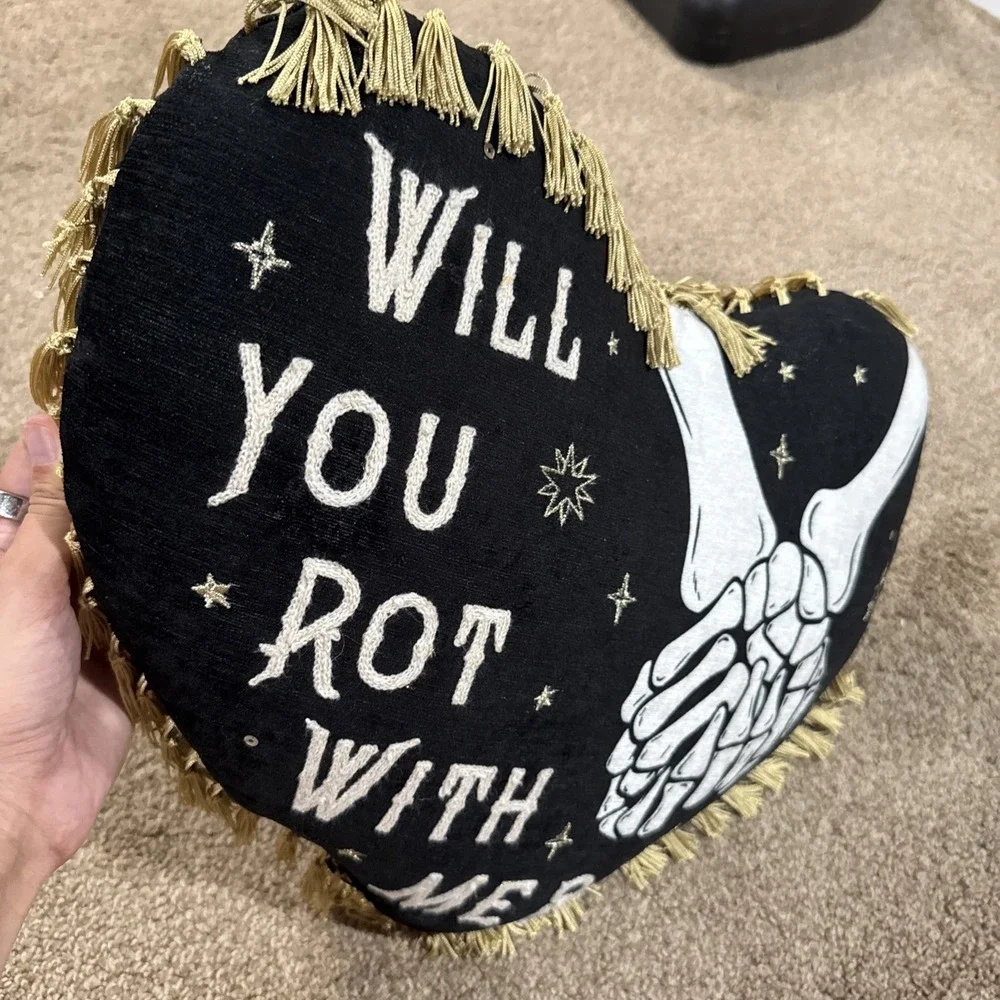 Black Heart Pillow 